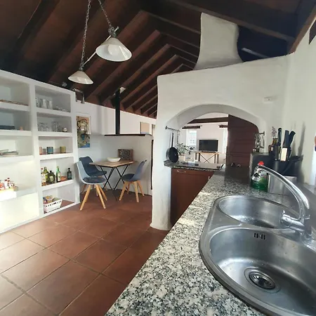 Casa Malumi - Historisches Stadthaus In Haría